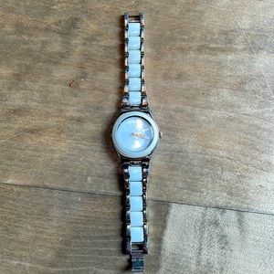 White and Silver Swatch